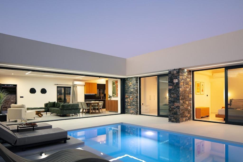 Villa Black Caviar