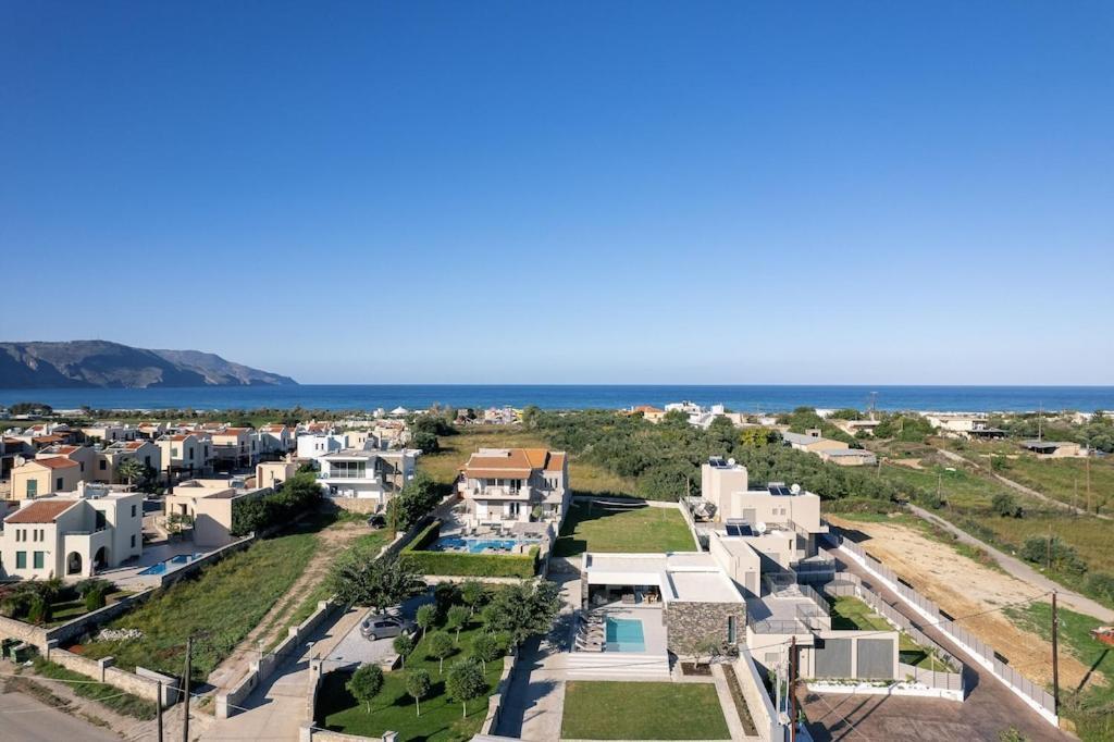Black Caviar Villa