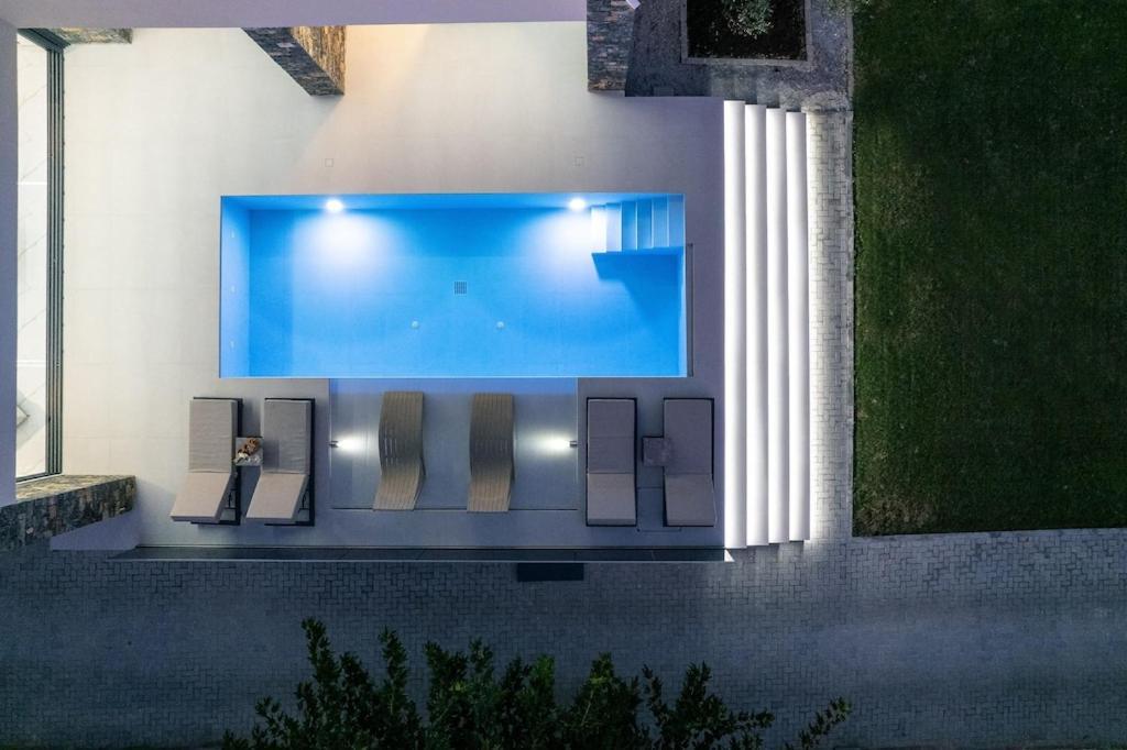 Black Caviar Villa