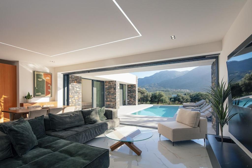 Black Caviar Villa Asproulianoi